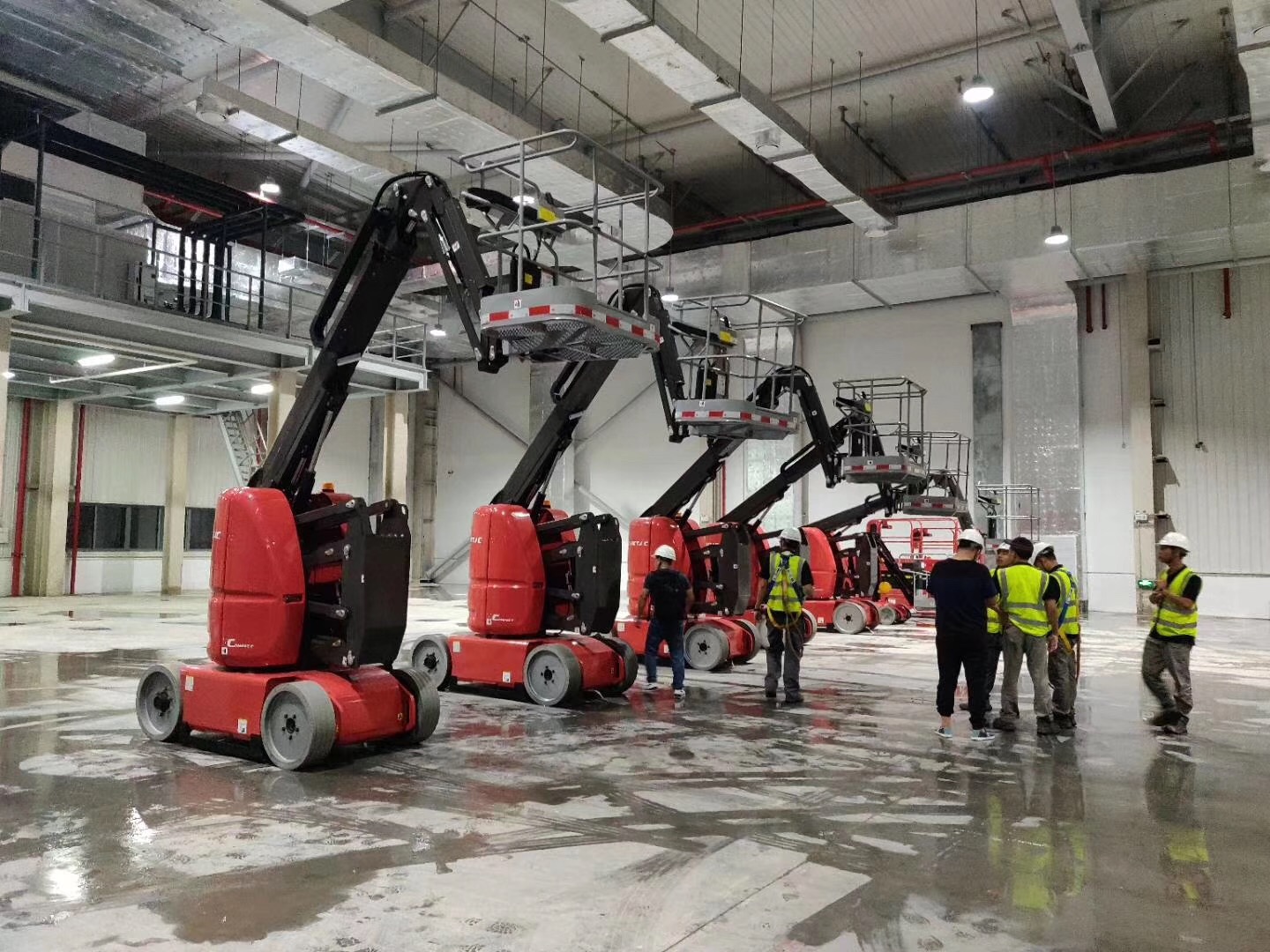自行式高空作业平台优点和价格(图1) 自行式高空作业平台优点和价格(图1)